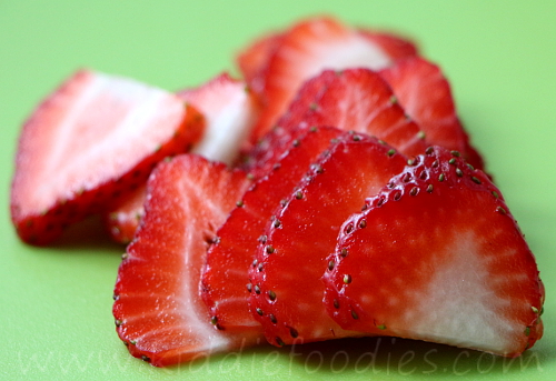 Strawberry flower dessert for kids step1