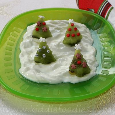 Christmas trees kiwi and yogurt dessert for kids step2