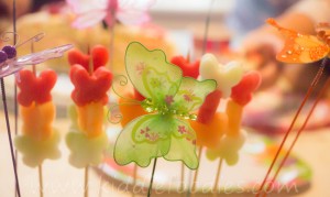 Butterflies_healthy_dessert_with_fresh_fruits_on_a_ stick