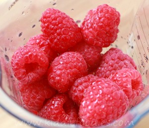 Princess castle - frozen raspberries and yogurt step1