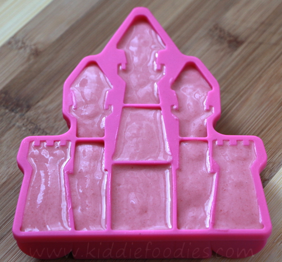 Princess castle - frozen raspberries and yogurt step3