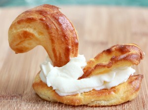 Swan - chouquette pastry with ricotta step3b