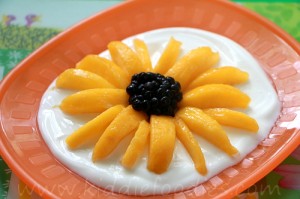 Sunflower - peach, blackberries and yogurt easy dessert for kids step3