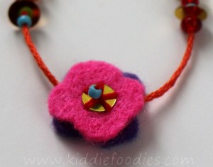 DIY felt necklace for toddlers step6