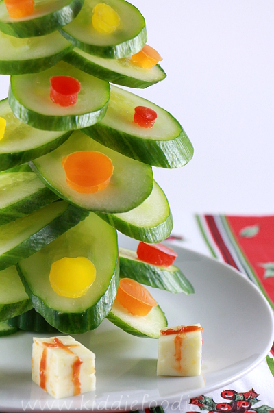 Christmas tree vegan snack for kids made of cucumber step4a