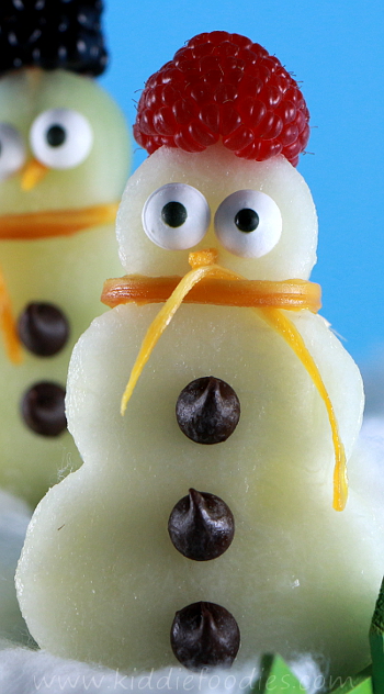 Snowman made with fruits on a stick, easy Holiday treats for kids step3