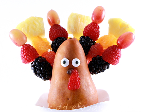 Thanksgiving turkey made of fruits, fruit skewers step2