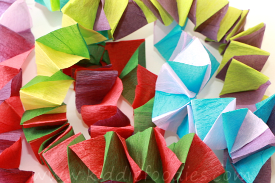 Christmas crafts for kids - how to make your own Christmas tree chain garland from crepe paper step4b