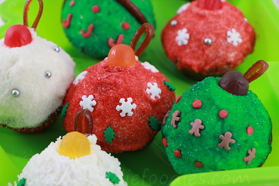 Christmas cupcakes - Christmas balls mini-cupcakes decoration ideas step5g