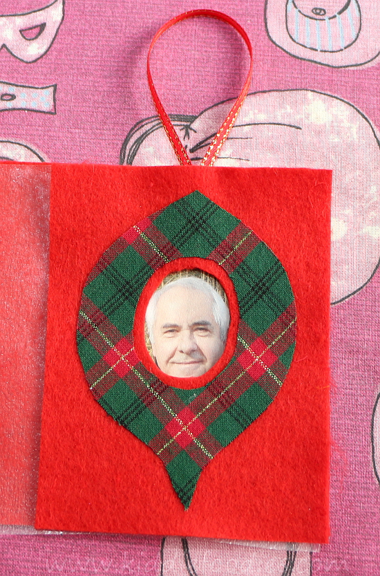 Felt Christmas personalized photo ornaments Butterick B4369 step3b