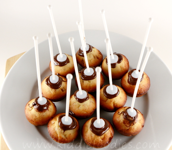 Party pops, homemade cake pops recipe without cake mix, great for kids party Step4b