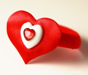 How to make heart hair ties for Valentine's Day - tutorial step3b