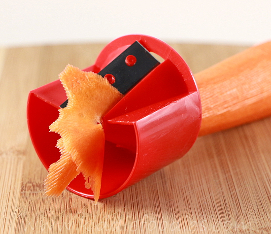 How to make a carrot flower step1