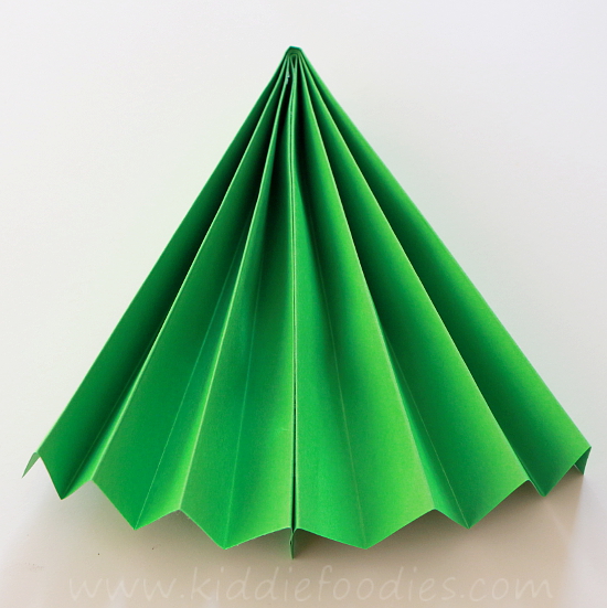 Christmas Tree craft for kids - step2